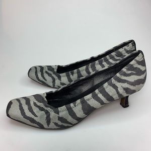 Donald J Pliner Pumps Low Kitten Heel Zebra Print